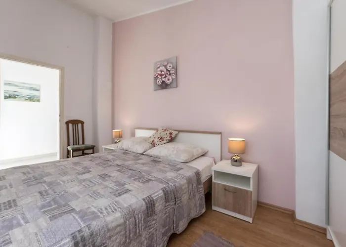 Stunning In Pag דירה פג