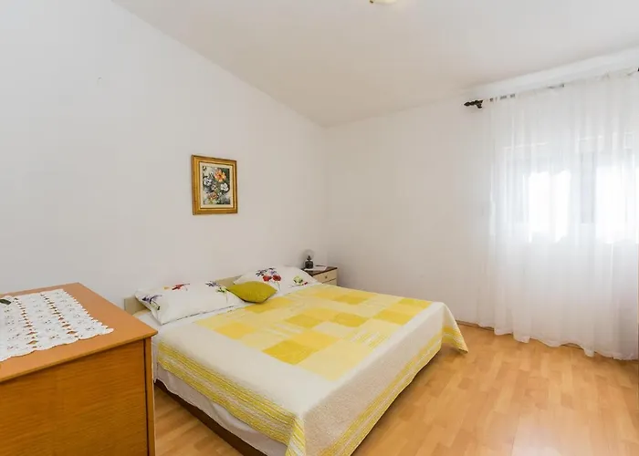 Stunning In Pag פג