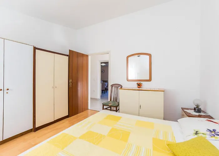 Stunning In Pag פג