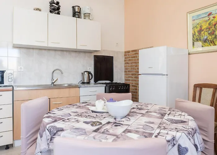 Stunning In Pag דירה