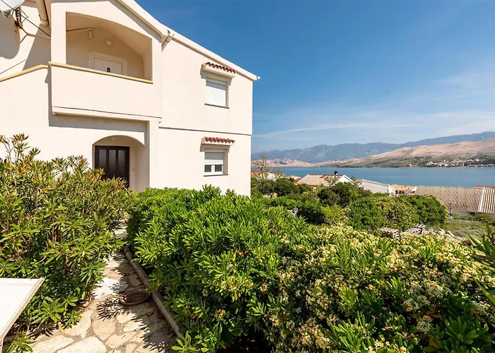 Stunning In Pag דירה פג